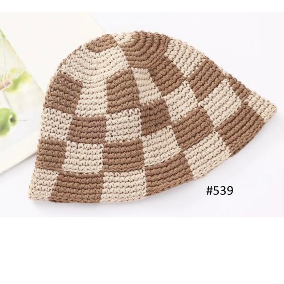 Crochet bucket hat - Picture 1 of 7